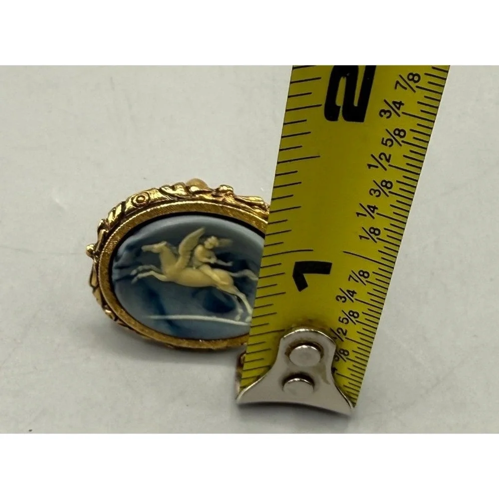 Vintage Dante Blue Pegasus Cameo Cufflinks Gold Tone Mythology Bellerophon